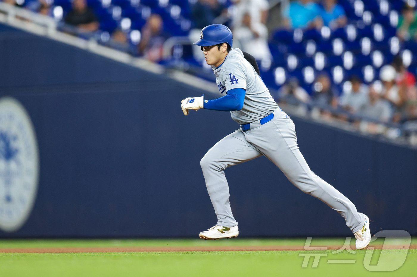 시즌 49호 도루를 성공시킨 오타니. ⓒ AFP=뉴스1