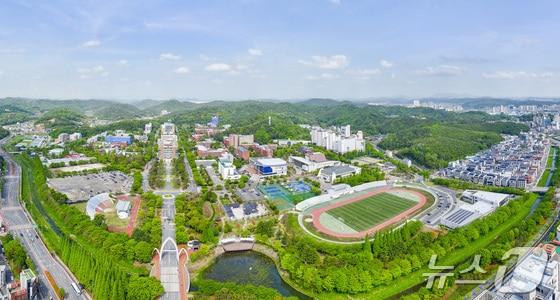 경상국립대 가좌캠퍼스 전경.&#40;경상국립대 제공&#41;