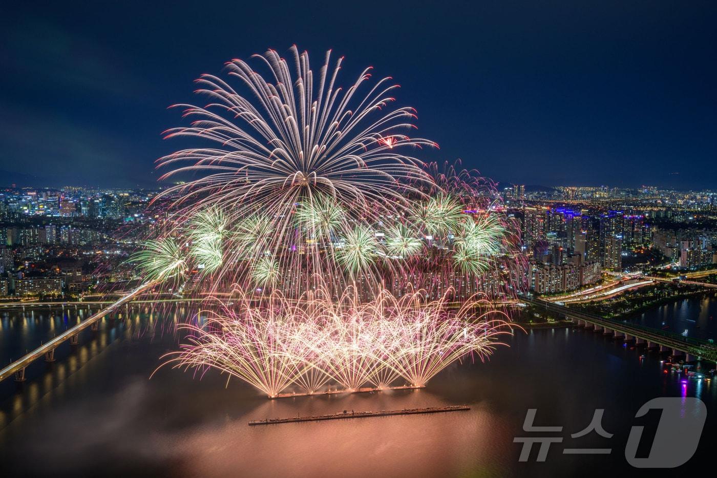 서울세계불꽃축제 2023에서 선보인 한화의 불꽃&#40;한화 제공&#41;