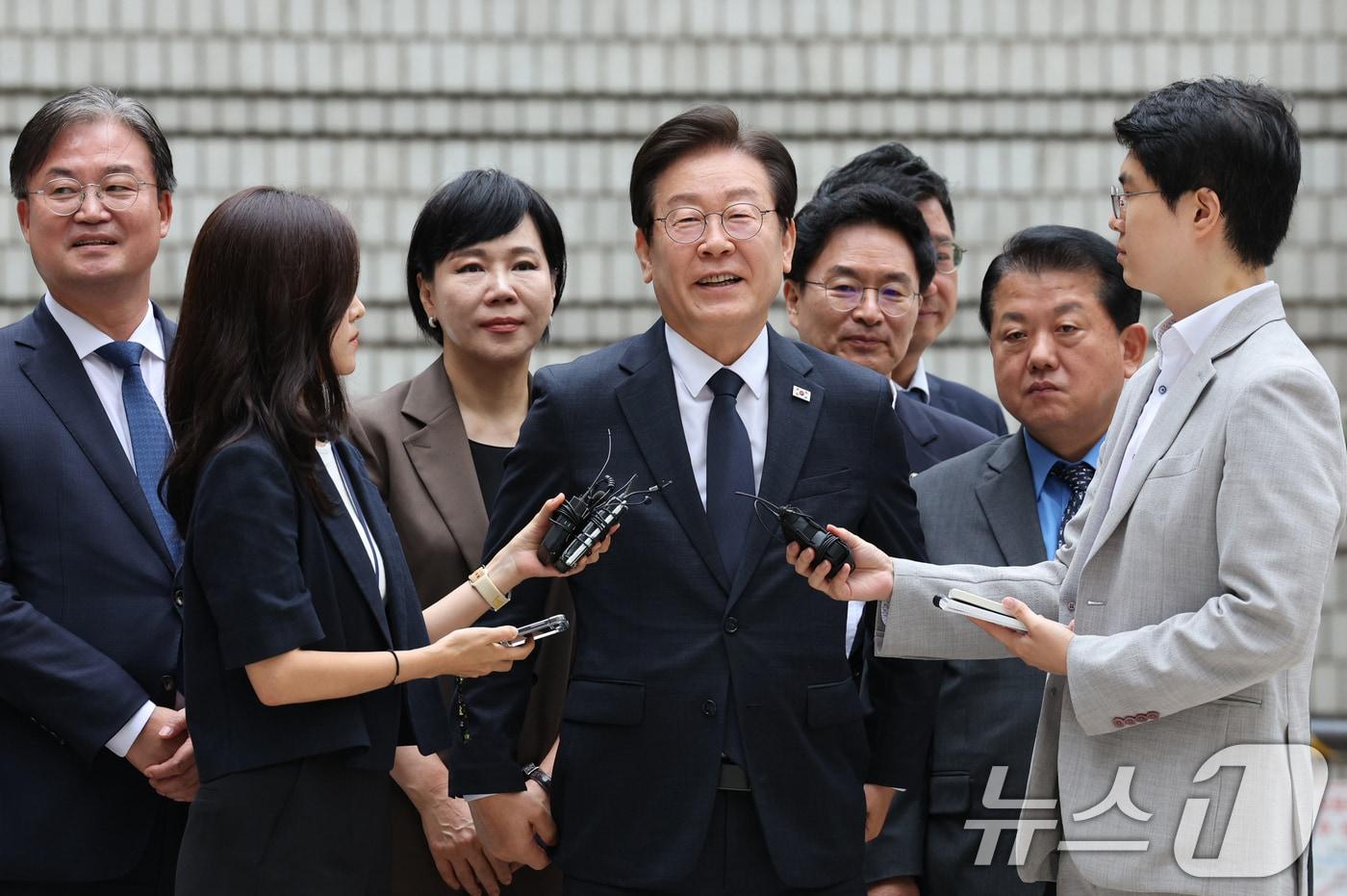 이재명 더불어민주당 대표가 20일 오전 서울 서초구 서울중앙지법에서 열린 공직선거법 위반 관련 결심 공판에 출석하며 취재진 질문에 답변하고 있다. 2024.9.20/뉴스1 ⓒ News1 장수영 기자