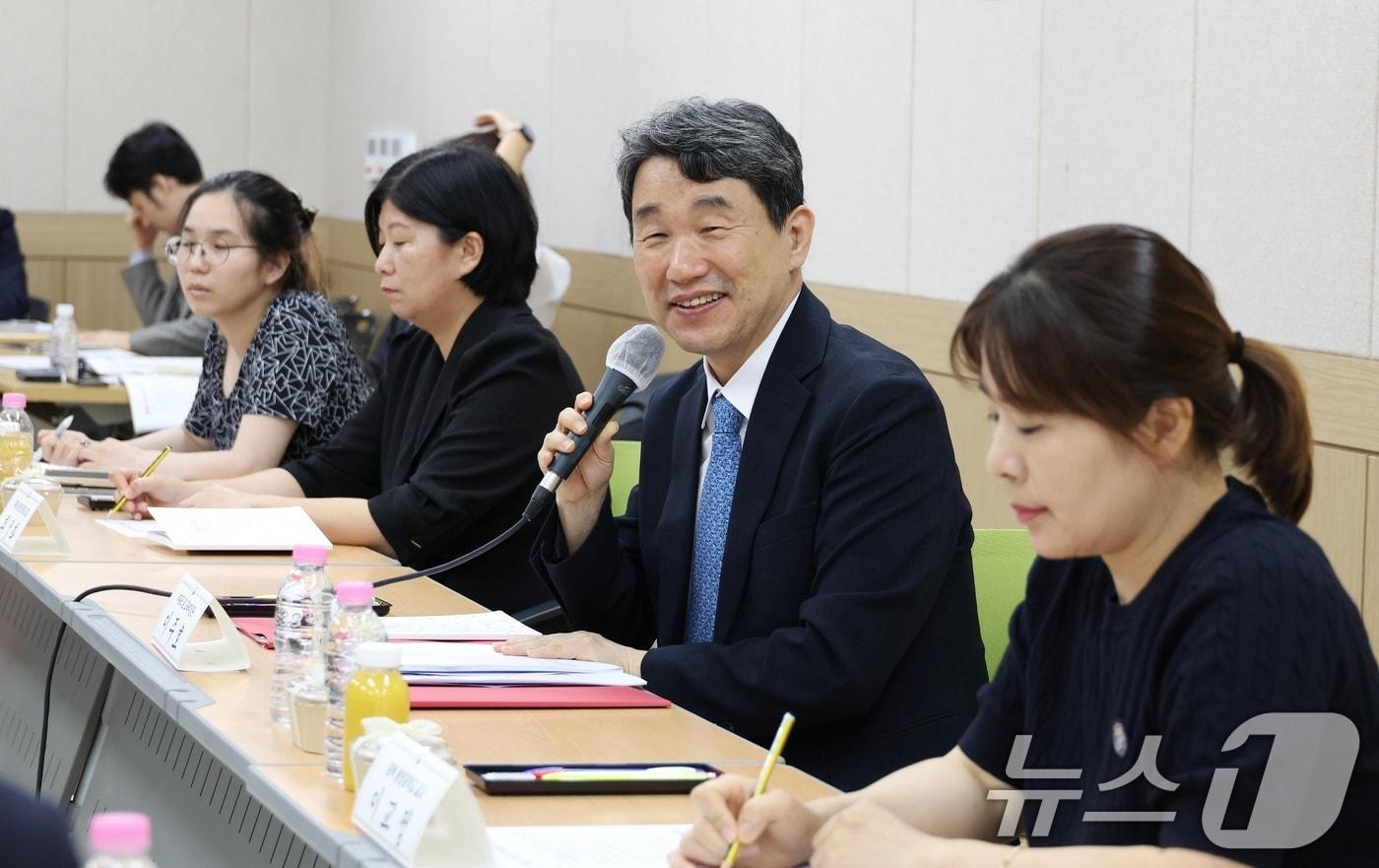 함께차담회에서 인사말 하는 이주호 사회부총리 겸 교육부 장관. &#40;교육부 제공&#41; /뉴스1