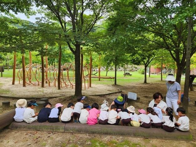 별천지숲인성학교 유아숲교육.&#40;증평군 제공&#41;/뉴스1