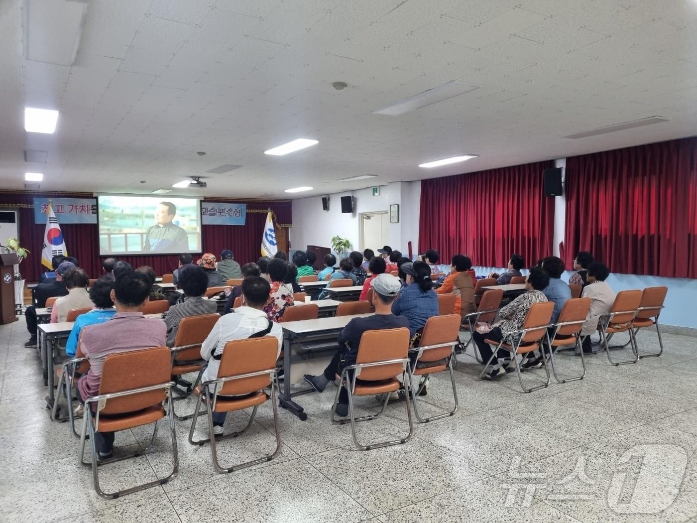 지난해 10월 서귀포에서 실시한 수산공익직불제 현장교육&#40;한국어촌어항공단 제공&#41;