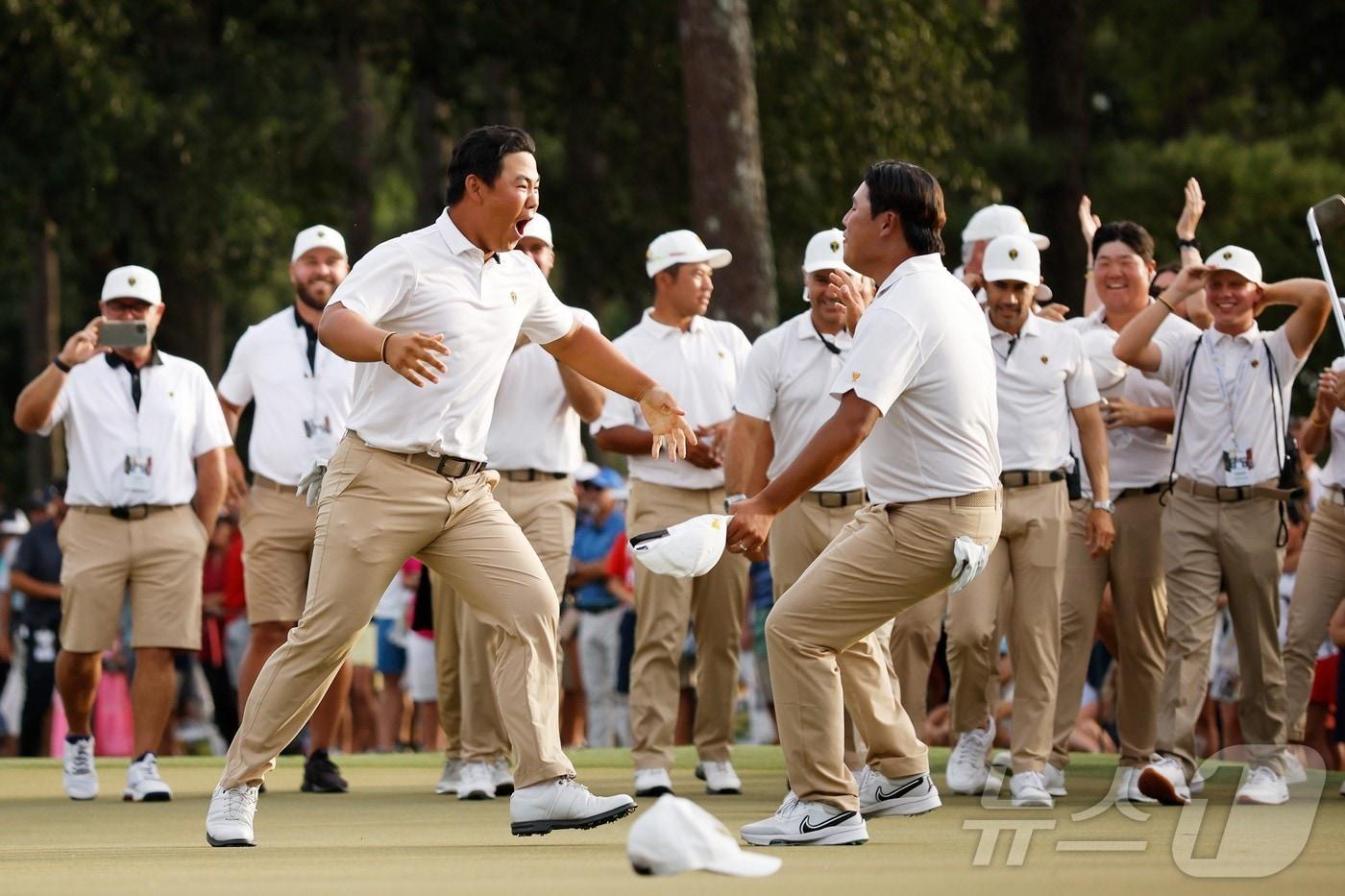 2022년 프레지던츠컵에서 활약한 김주형&#40;왼쪽&#41;과 김시우.  ⓒ AFP=뉴스1