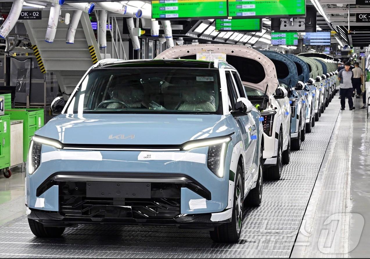 기아 광명 이보 플랜트&#40;EVO Plant&#41;에서 생산 중인 소형 전기 스포츠유틸리티차&#40;SUV&#41; EV3.&#40;기아 제공&#41; 