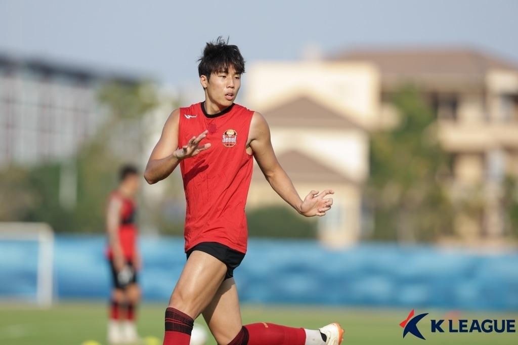 서울 을 떠나 코르파칸으로 이적하는 이승준&#40;한국프로축구연맹 제공&#41; 