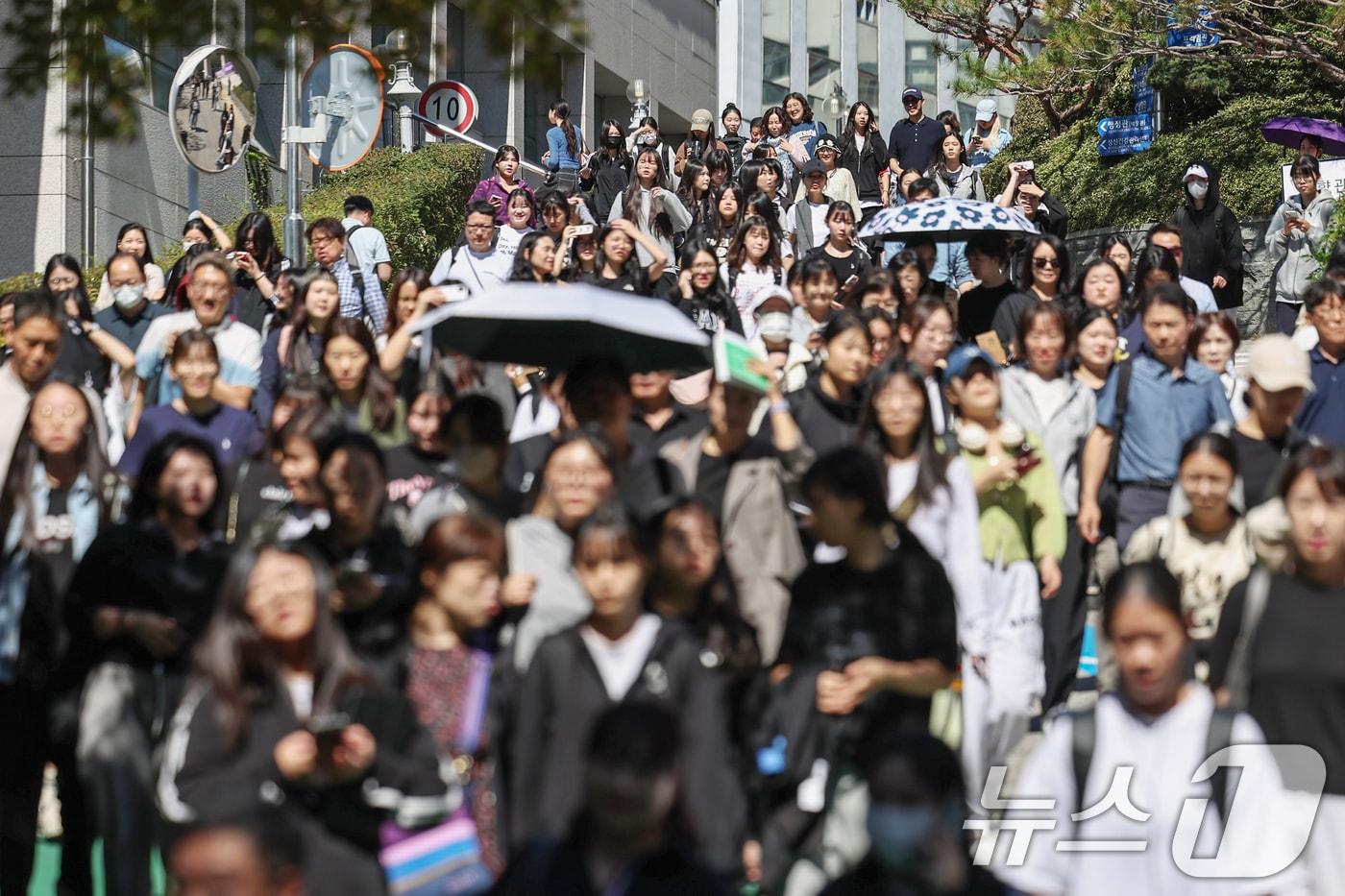 29일 서울 성북구 성신여자대학교에서 열린 &#39;2025학년도 신입학 수시모집 논술고사&#39;를 마친 수험생들이 시험을 마친 뒤 교정을 나서고 있다. 2024.9.29/뉴스1 ⓒ News1 민경석 기자