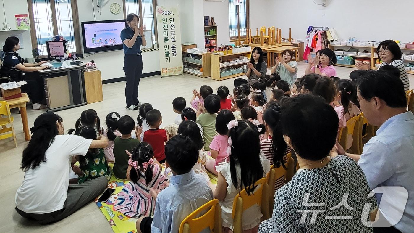 광주 양림동 안전마을만들기 교통안전 교육.&#40;광주시 제공&#41;/뉴스1