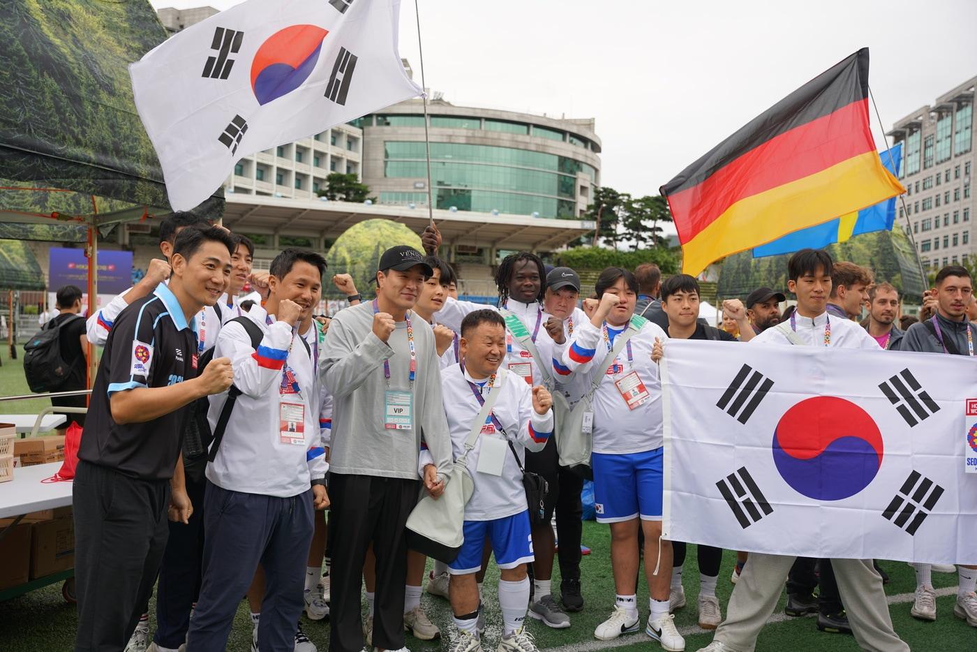 홈리스월드컵에 나선 한국 대표팀 선수들&#40;홈리스월드컵 조직위원회 제공&#41; 