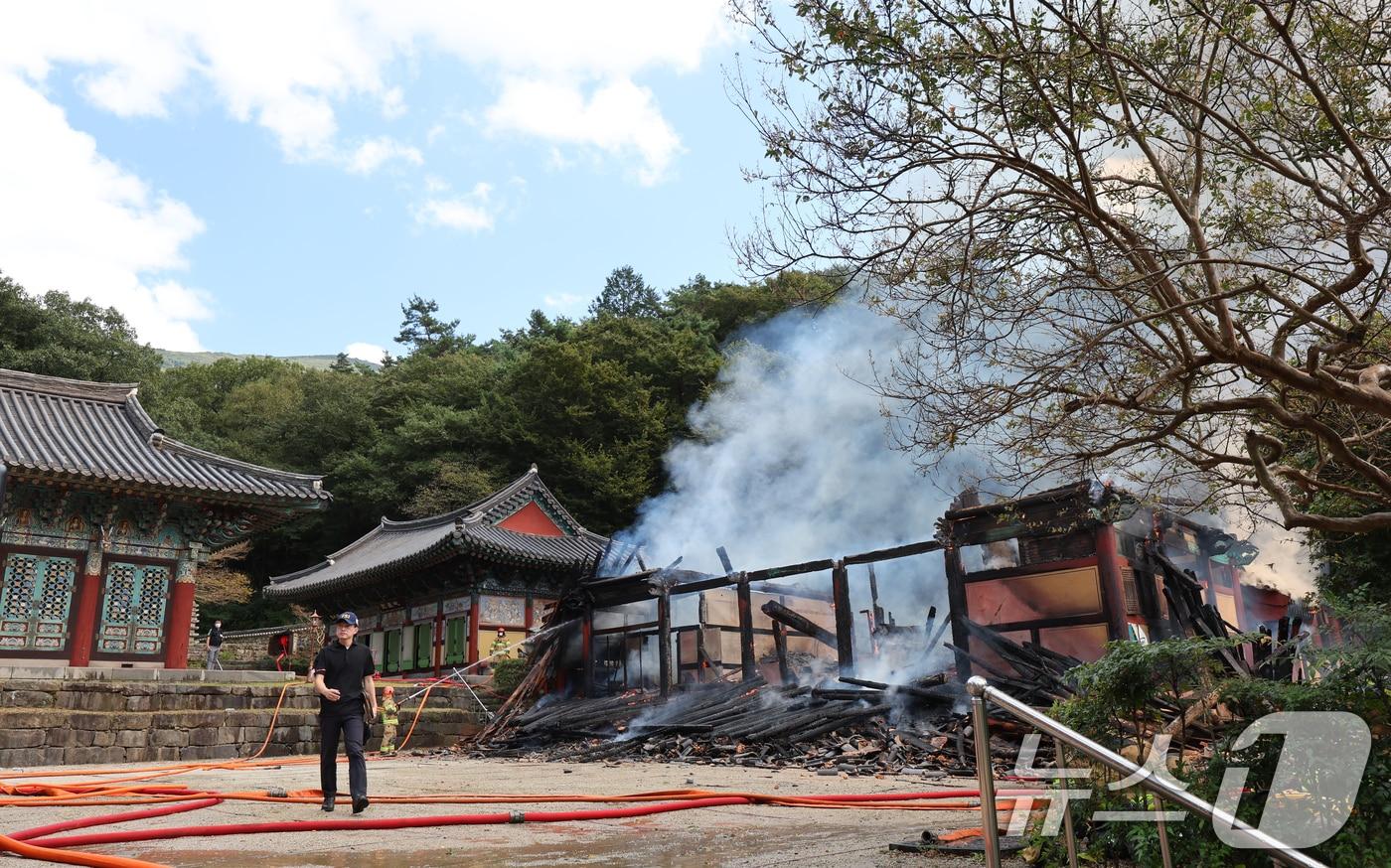 29일 광주 무등산 증심사 공양간에서 화재가 발생, 불길이 잡혀가며 잔해만 남겨져있다. 2024.9.29/뉴스1 ⓒ News1 김태성 기자