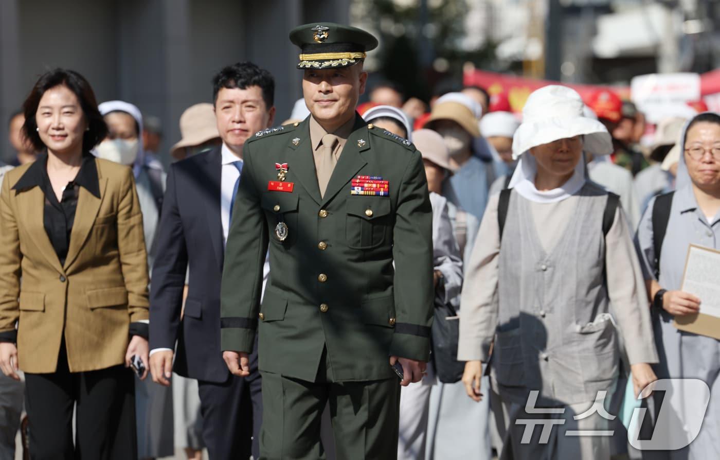 채 해병 순직사건 수사 이첩 관련 항명 및 상관명예훼손 혐의로 기소된 박정훈 전 해병대 수사단장&#40;대령&#41;이 3일 오전 서울 용산구 중앙지역군사법원에서 열린 7차 공판에 출석하고 있다. 2024.9.2/뉴스1 ⓒ News1 박정호 기자