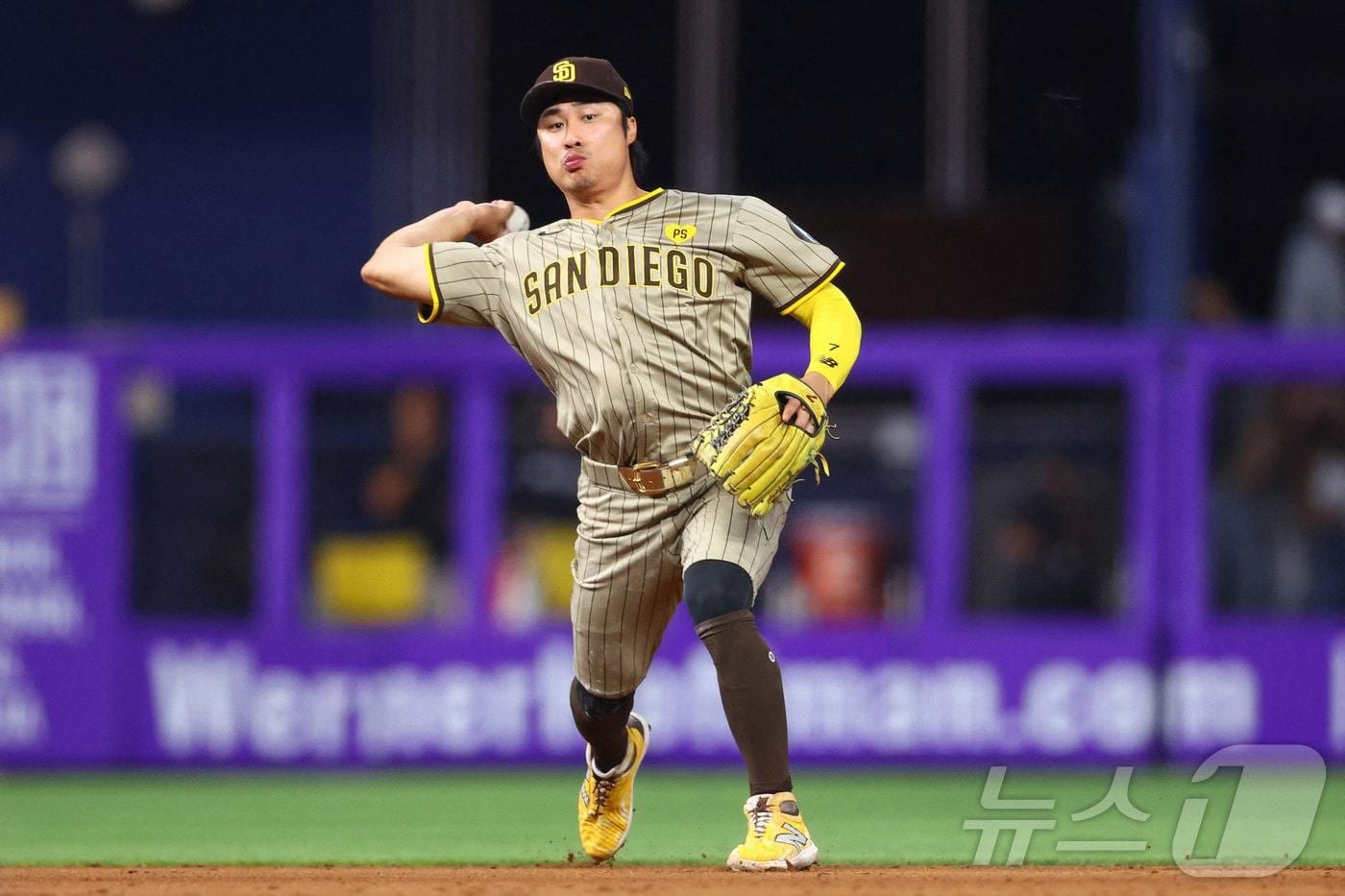 오른쪽 어깨를 다친 김하성&#40;샌디에이고 파드리스&#41;의 복귀 시점이 다소 미뤄졌다. ⓒ AFP=뉴스1