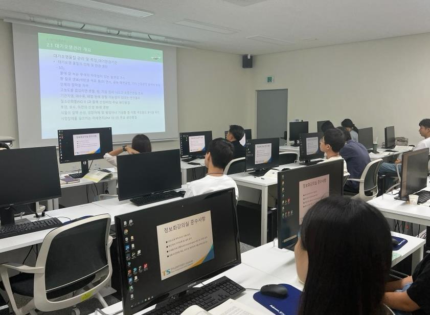 공공분야 드론 전문인력 교육 모습.&#40;한국교통안전공단 제공&#41;