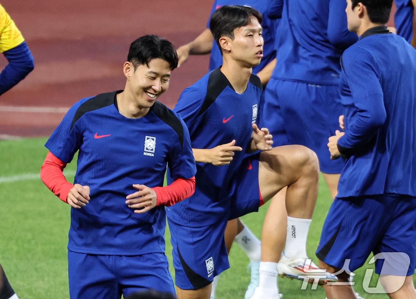 대한민국 축구 국가대표팀 손흥민이 3일 오후 경기 고양시 고양종합운동장에서 훈련을 하고 있다. 대표팀은 오는 5일 서울 상암월드컵경기장에서 팔레스타인과 2026 국제축구연맹&#40;FIFA&#41; 북중미 월드컵 3차 예선 1차전을 치른다. 2024.9.3/뉴스1 ⓒ News1 김도우 기자