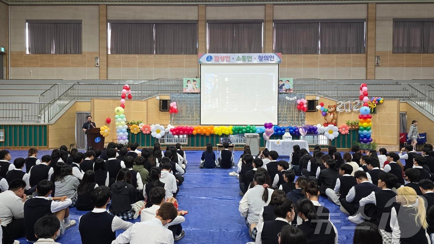 충북 제천제일고등학교는 대학수학능력시험을 약 50일 앞두고 고3 수험생의 성공적인 수능을 기원하는 수능 응원제를 30일 열었다.&#40;충북교육청 제공&#41;/뉴스1