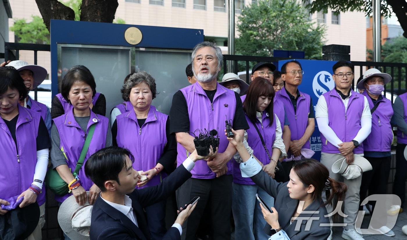 30일 오후 서울 마포구 서울 서부지방법원에서 열린 이태원 참사 부실 대응 혐의를 받는 박희영 용산구청장의 선고공판이 끝나고 이정민 이태원 참사 유가족협의회 위원장이 입장을 밝히고 있다. 2024.9.30/뉴스1 ⓒ News1 이승배 기자