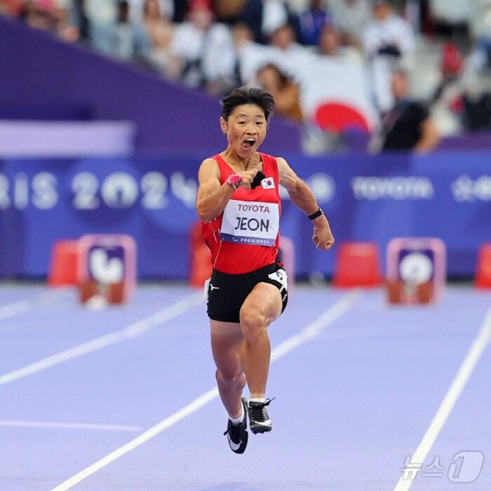 제17회 파리 패럴림픽에 육상 국가대표로 참가한 전북자치도 진안군의 전민재 선수가 여자육상 100m에서 14초95의 기록으로 7위, 200m에서 30초76의 기록으로 5위를 차지하며 대회를 마무리했다.&#40;대한장애인체육회제공&#41;2024.9.5/뉴스1