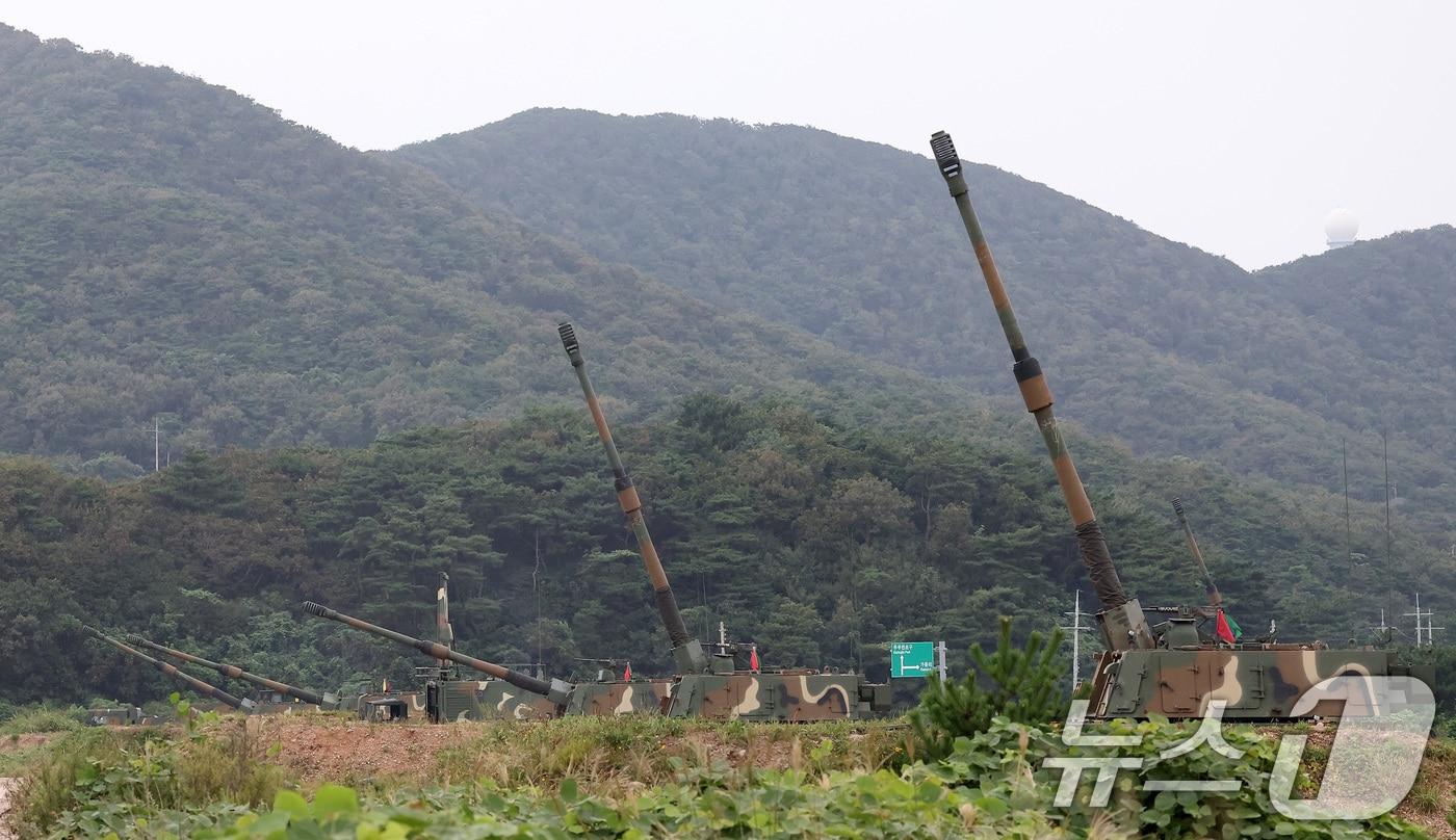 인천 옹진군 백령도의 해병대 포 사격훈련장에서 해병대 K-9 자주포가 해상 사격 훈련을 하고 있다. 2024.9.5/뉴스1 ⓒ News1 김성진 기자