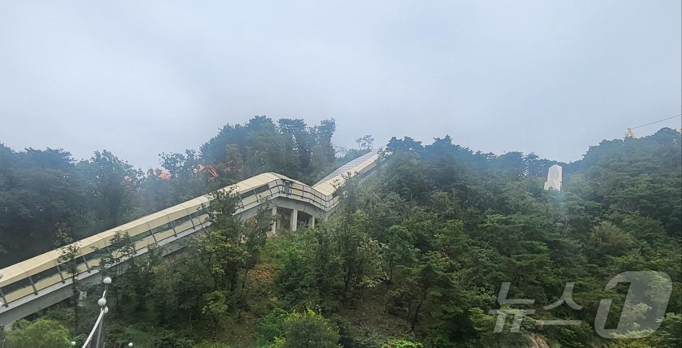 6일 오후 강원 원주시 간현관광지의 주간코스인 소금산그랜드밸리에서 개방된 전국 첫 산악 에스컬레이터. 2024.9.6/뉴스1 신관호 기자