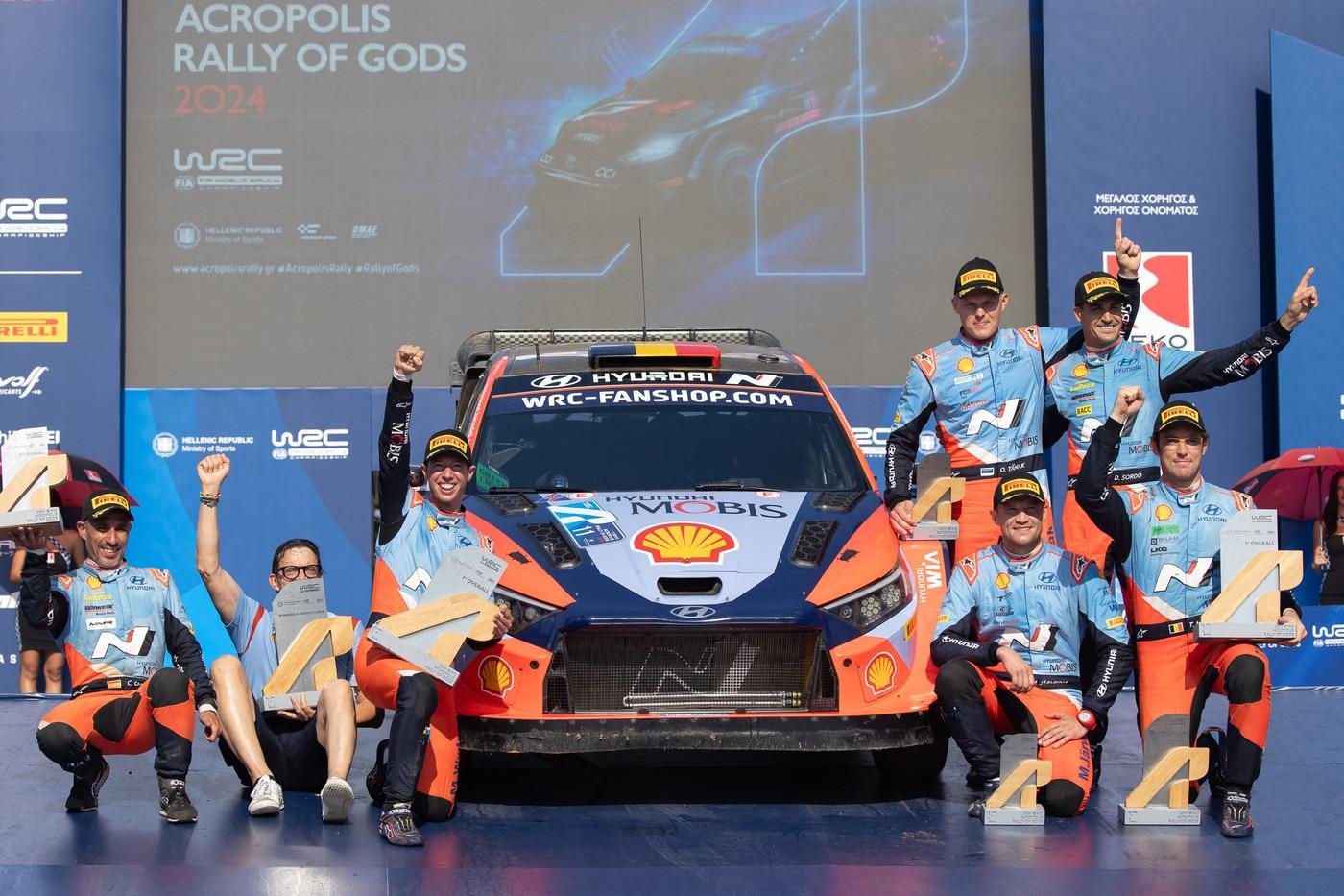 2024 WRC 그리스 랠리에서 트리플 포디움을 달성한 현대차 월드랠리팀 시상식&#40;현대자동차 제공&#41;.