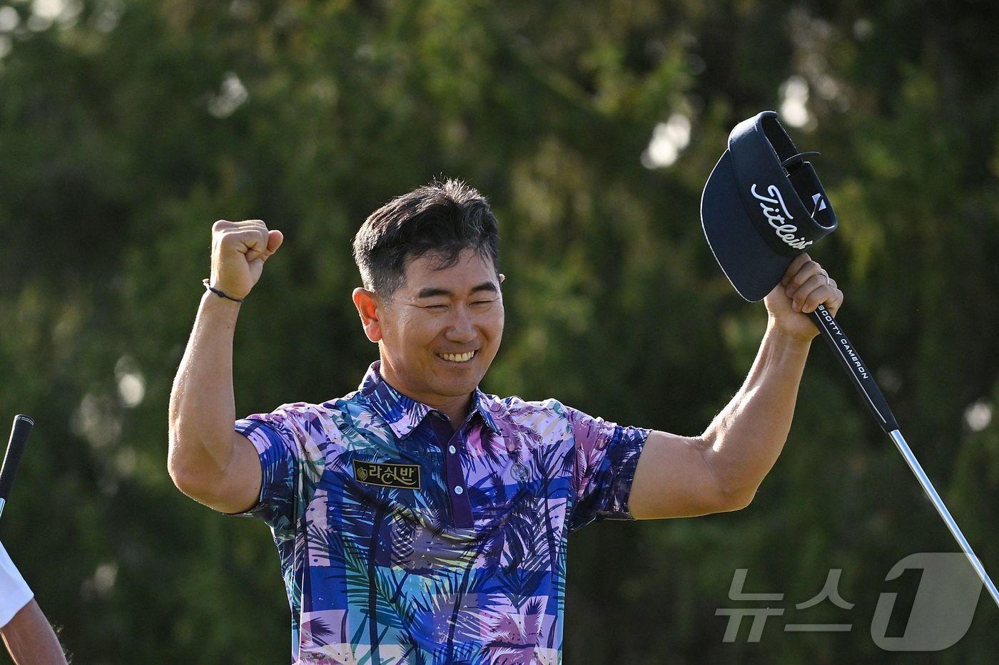 연장 끝에 첫 챔피언스 첫 우승을 거둔 양용은. ⓒ AFP=뉴스1