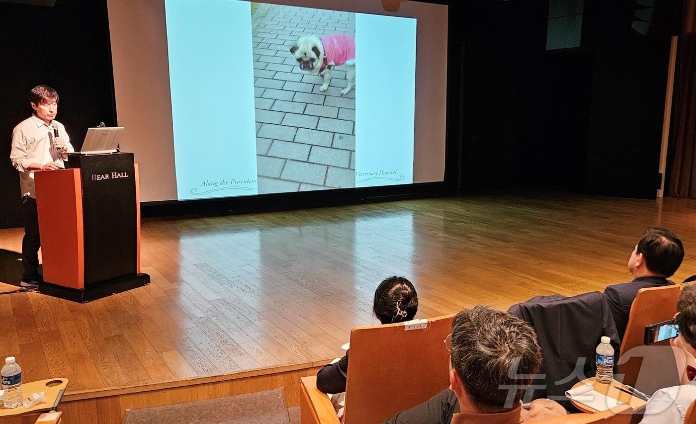 카시카미 수의사가 8일 서울 강남구 대웅제약에서 열린 &#39;2024 SVSRM 세미나&#39;에서 강의를 하고 있다. ⓒ 뉴스1 최서윤 기자