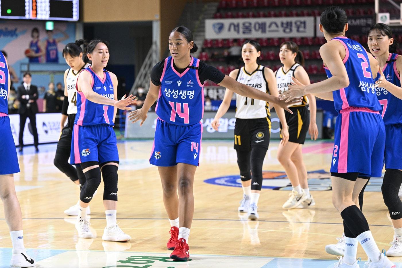 여자농구 삼성생명이 후반기 첫 경기에서 KB스타즈를 꺾었다.&#40;WKBL 제공&#41;