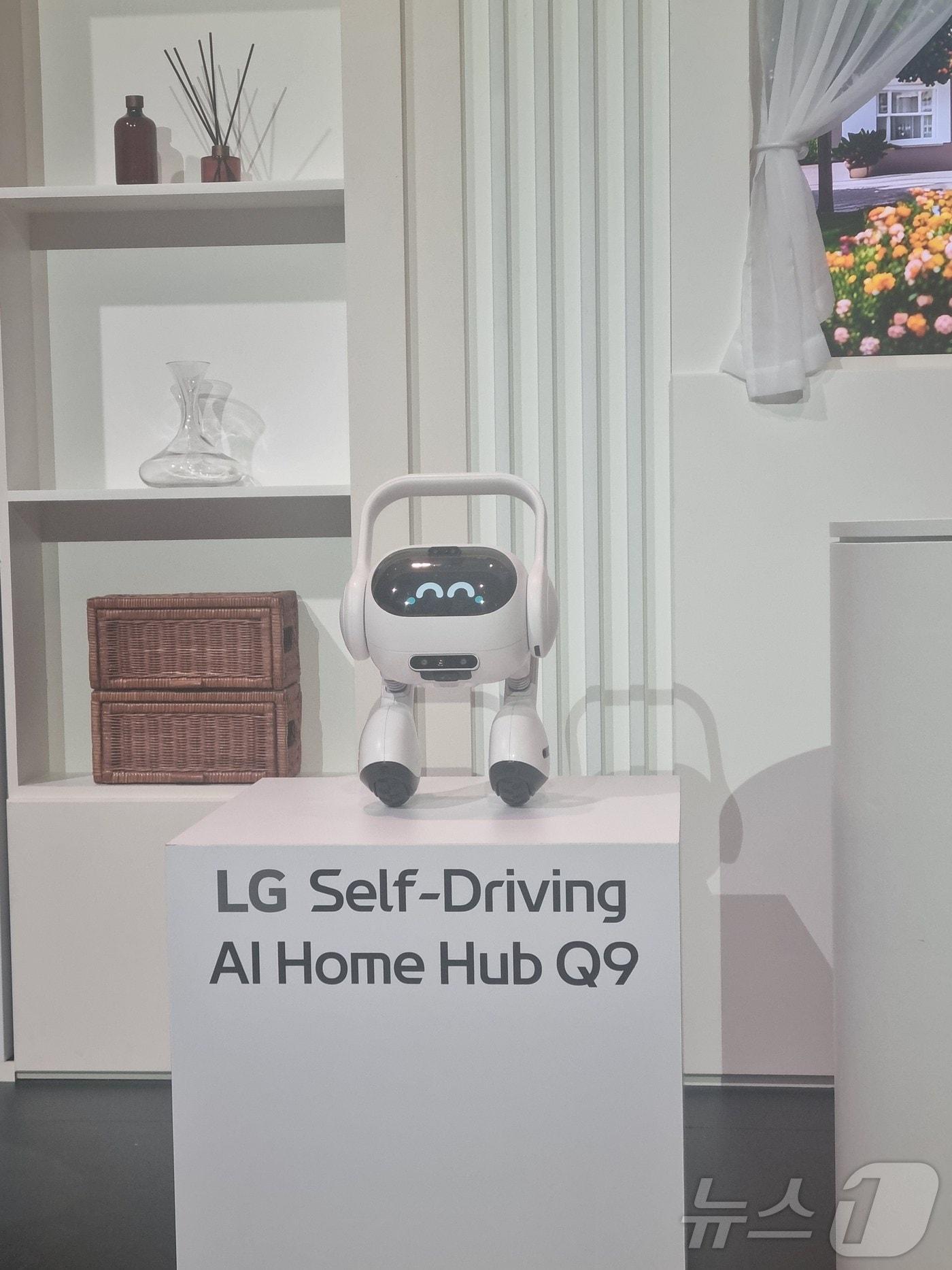 CES 2025에서 소개된 LG전자 이동형 AI 홈 허브 &#39;Q9&#39;. ⓒ 뉴스1