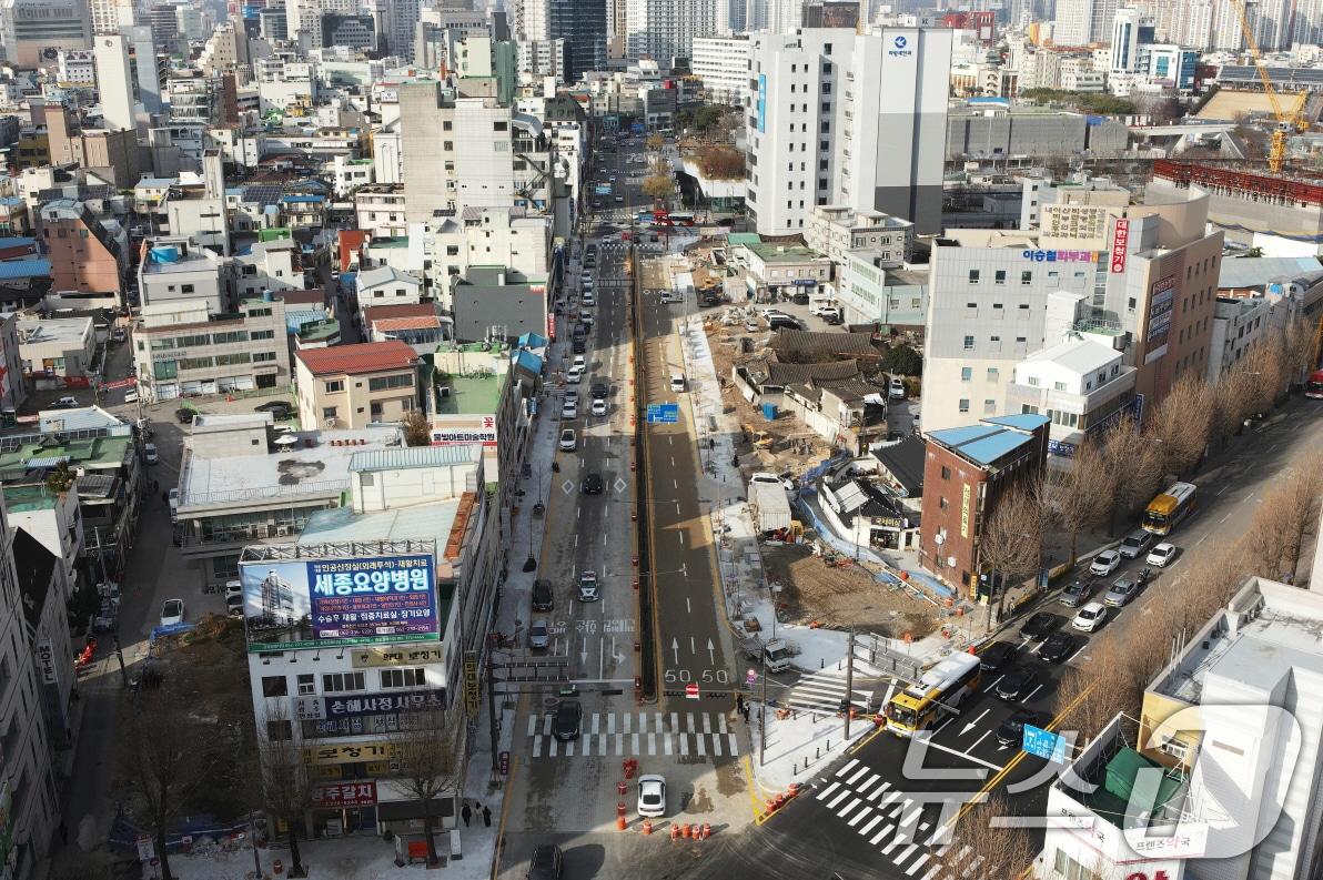 국립 아시아문화전당과 전남대병원 오거리를 연결하는 광산길. 기존 일방 2차로에서 왕복 5차로로 확장해 개통한다.&#40;광주시 제공&#41;2025.1.2/뉴스1