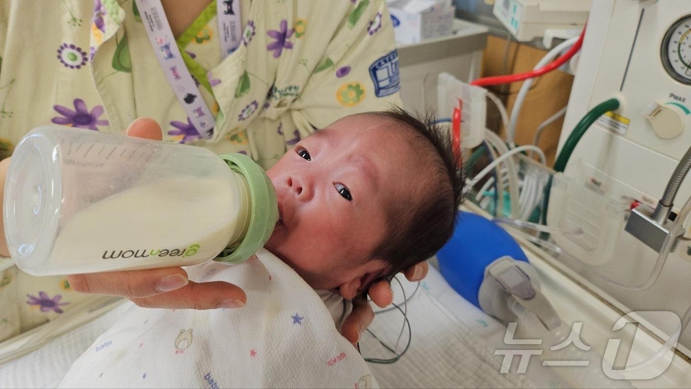 다섯쌍둥이 중 가장 먼저 퇴원한 셋째 새강이/서울성모병원 제공