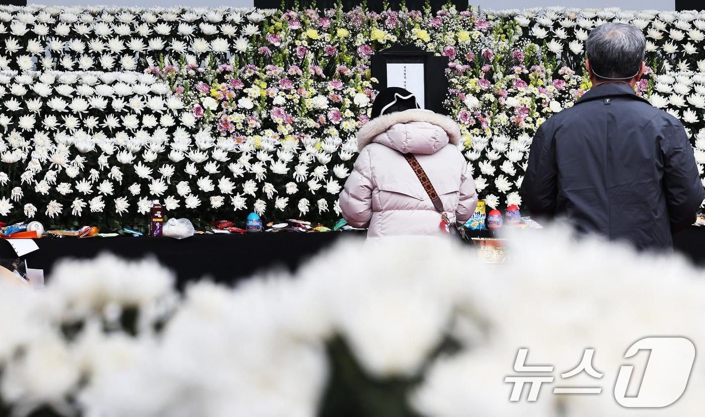 서울 중구 서울시청 앞에 마련된 제주항공 사고 희생자 합동분향소.  ⓒ News1 장수영 기자