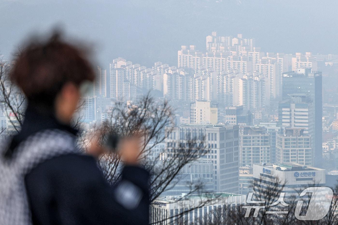 서울 중구 남산에서 바라본 시내 아파트 밀집 지역. 2025.1.6/뉴스1 ⓒ News1 민경석 기자