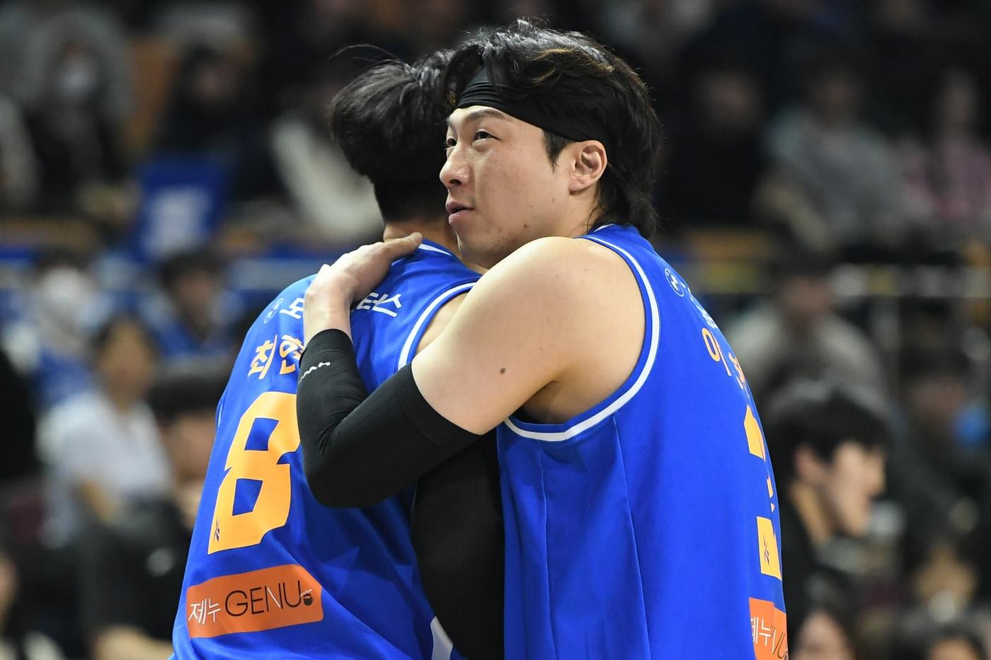 서울 삼성이 부산 KCC를 꺾고 연패 사슬을 끊었다.&#40;KBL 제공&#41;