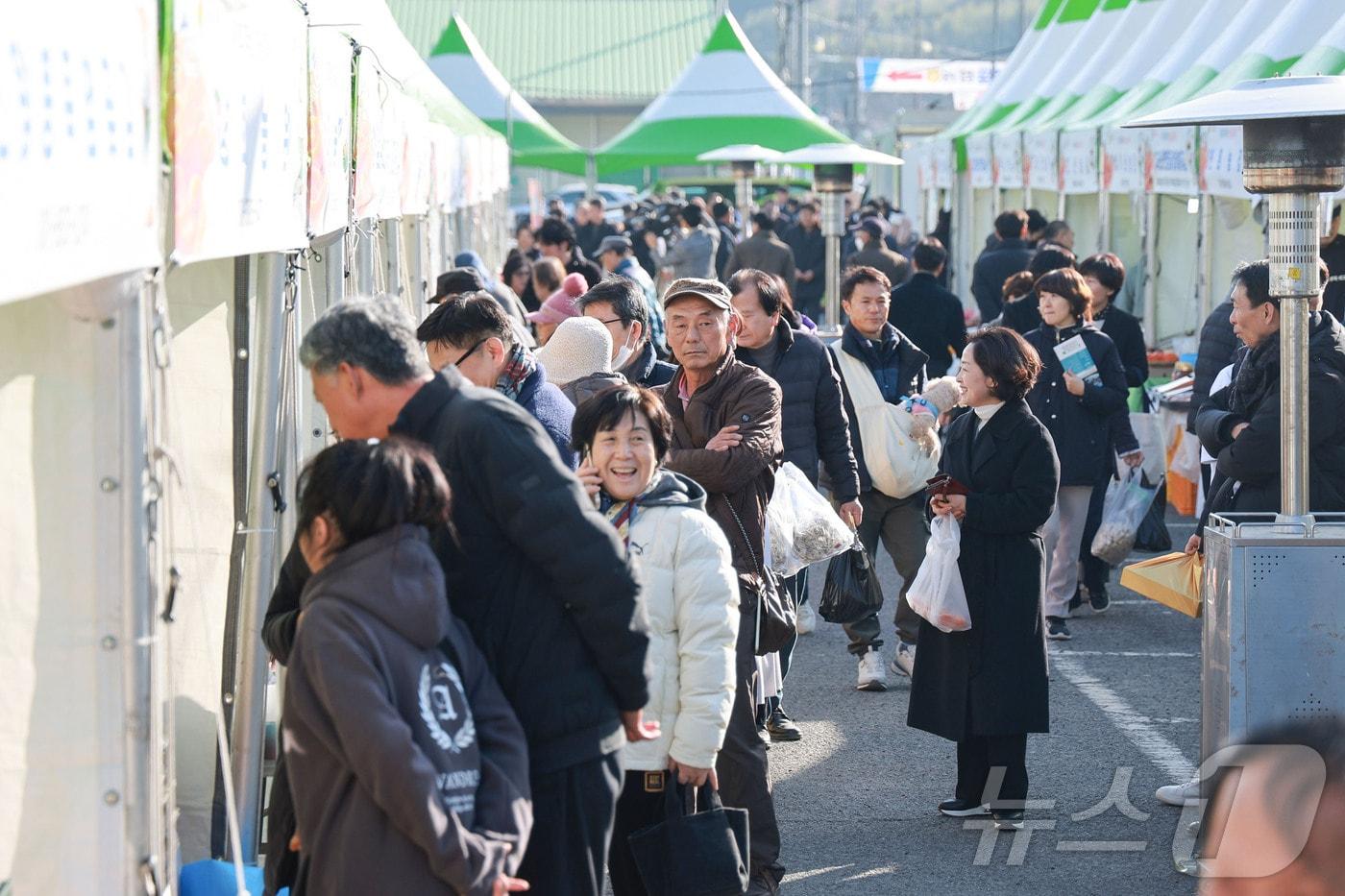 &#39;제18회 지리산산청곶감축제&#40;산청군 제공&#41;.