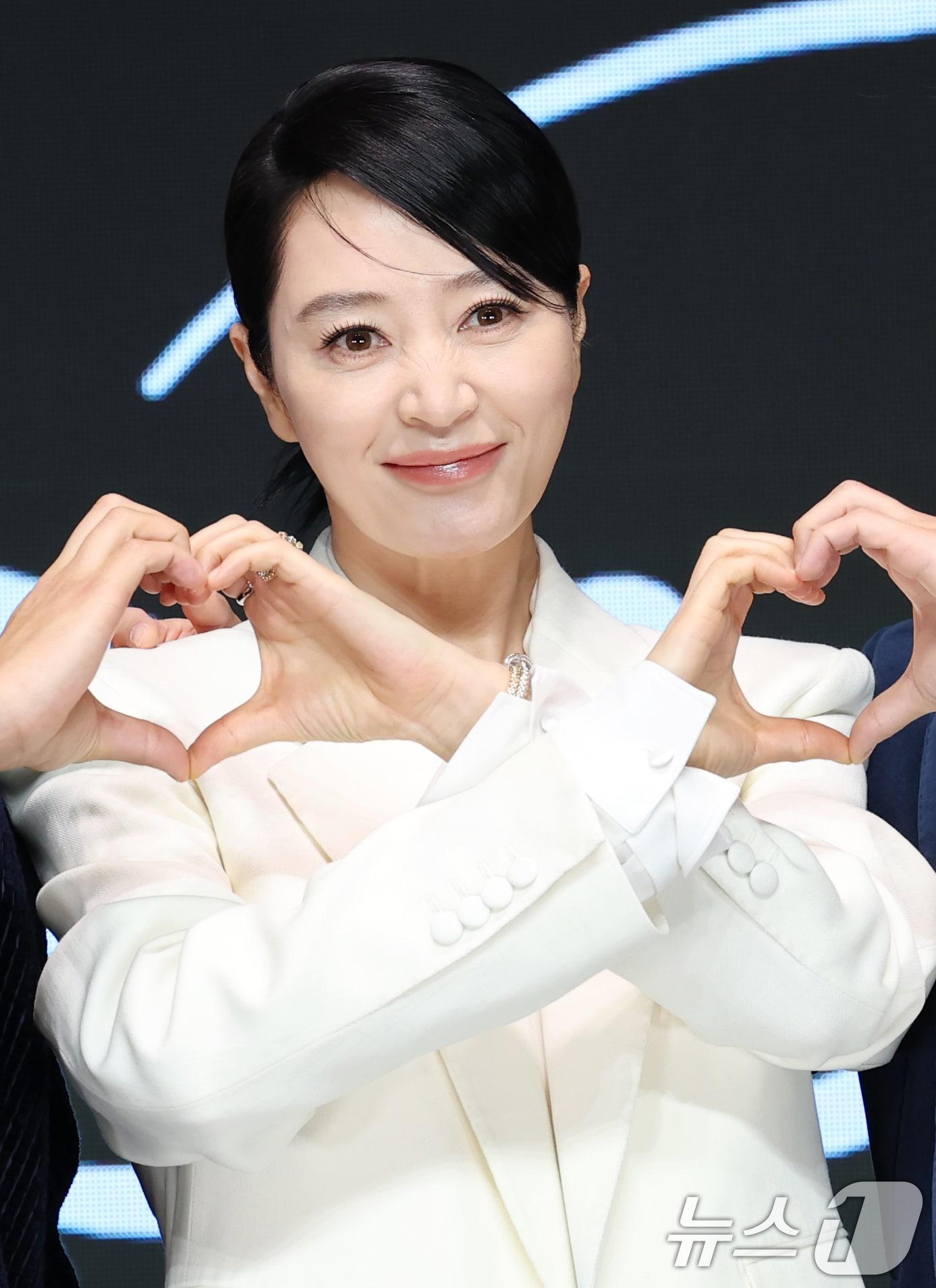 배우 김혜수가 50대라는 나이가 믿기지 않는 동안 미모로 눈길을 끌었다. ⓒ News1 권현진 기자