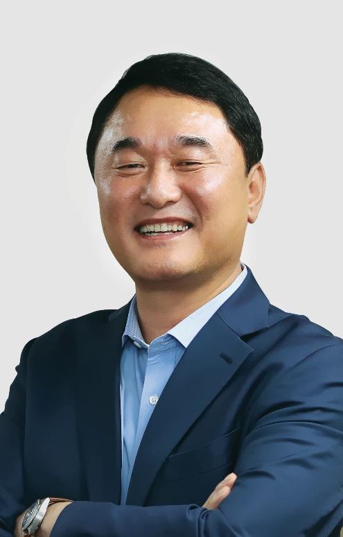 연임에 성공한 강일성 회장&#40;대한민국댄스스포츠연맹 제공&#41; 