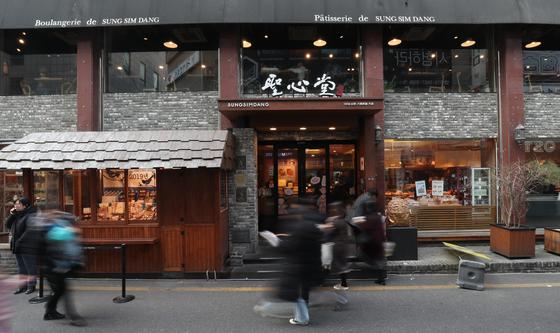 성심당 '빵줄' 안서고 할인까지…특별 혜택 누리는 이 여성들, 누구길래