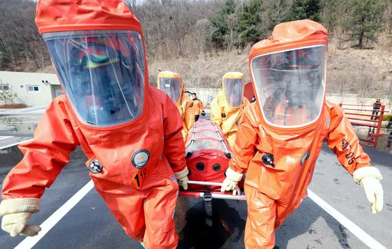 포항 배터리 재활용 공장서 황산 누출돼 30대 작업자 전신 화상