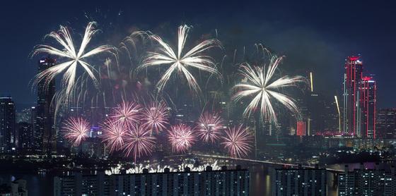 불꽃축제에 빛섬축제까지…한강에 100만명 몰린다, 안전 우려