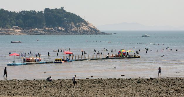 인천 왕산해수욕장서 튜브 끌어오려던 60대 남성 사망 