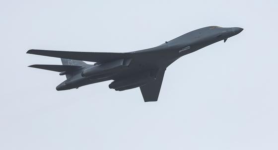 美 B-1B 폭격기, 국군의날 행사 앞서 연합훈련 