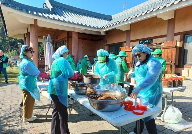 서초구, '사랑의 된장·간장 담그기' 행사…취약계층에 전달 