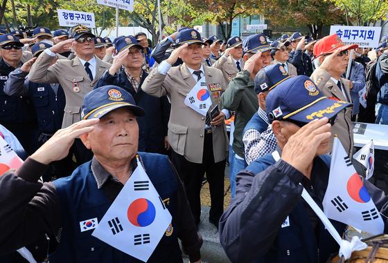  국정원 "북한군 투항·귀순 요청시 국내·국제법상 당연히 받아줘야"