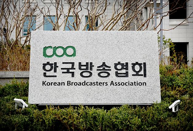 JTBC, 2026·30 월드컵 국내 독점 중계권…한국방송협회, 강력 반발 