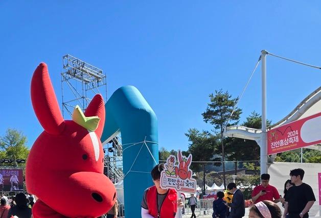 "주말은 마이산 보며 홍삼축제 즐겨요"…5일 트로트 페스티벌