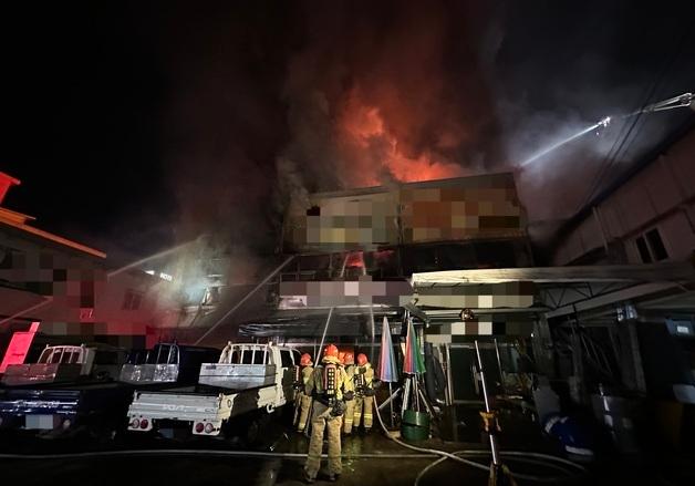 경북 구미 공구상가에 불…2억원 재산피해