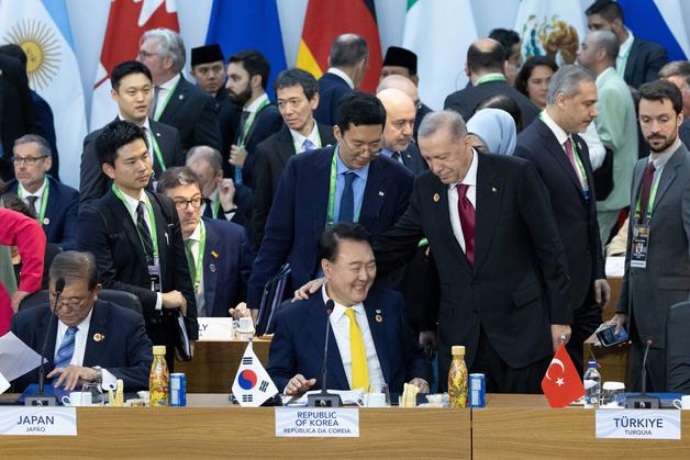 윤, 기후위기·청정에너지 협력 제안…G20 마무리 뒤 귀국길