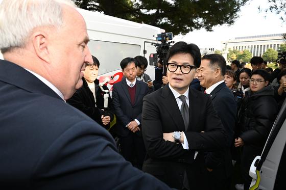 한국형 구급차 개발 인요한, 2세대 공개…한동훈 "법 통과 적극 지원"