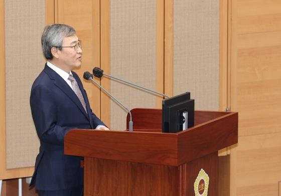 정근식 "소설 '채식주의자' 학교 비치, 교육감 판단할 일 아냐"