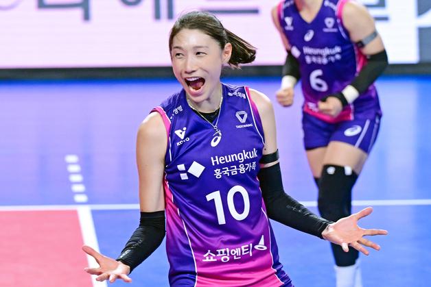 '김연경 21점 펄펄' 흥국생명, 4연승 신바람